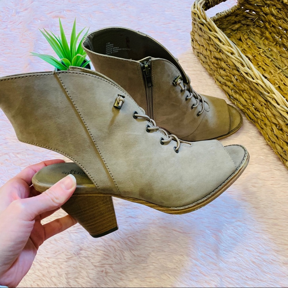 Altar'd State Rohanna Bootie 7.5 Tan Heeled Open - Picture 3 of 9